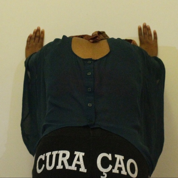 Flowy Bebe Blue Green 💚 Teal 🩵 Blouse Top Size S - Picture 10 of 16